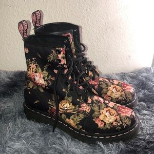 Dr.Marten Women Floral Combat boots Size 7